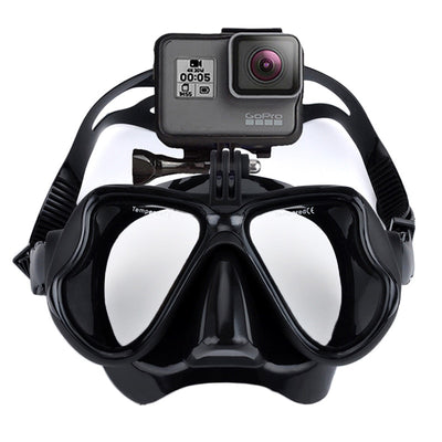 Diving mask with a GoPro mounted